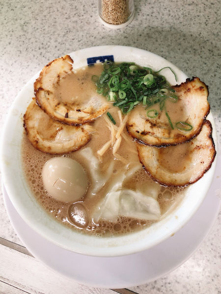 「全部のせラーメン」@魁龍 博多本店の写真
