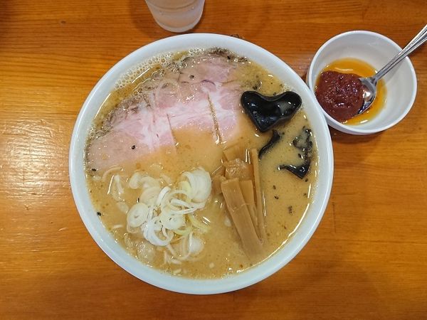 「味噌ラーメン 750円＋辛味噌玉100円」@麺処 石岡喜一郎商店の写真