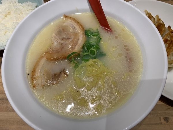 「ラーメン小ライスセット（鶏白湯そば）」@東京餃子楼 京橋店の写真
