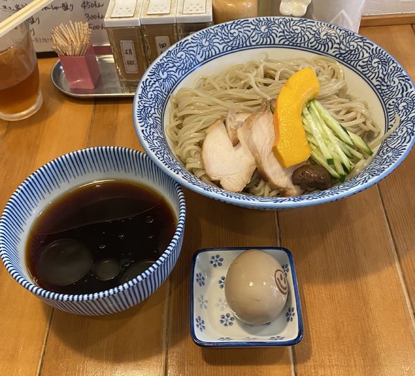 「ざる中華 ¥900。大盛り ¥150。味付玉子 ¥120。」@らーめん森や。の写真