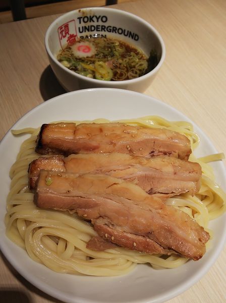 「つけめんライト（Ｌ）＋炙りチャーシュー×３」@TOKYO UNDER GROUND RAMEN 頑者の写真