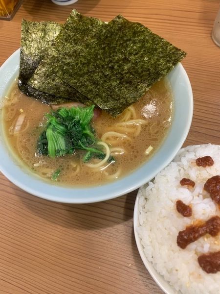 「ラーメン(並) 700円　サービスライス付き」@家系らーめん 武将家 外伝の写真