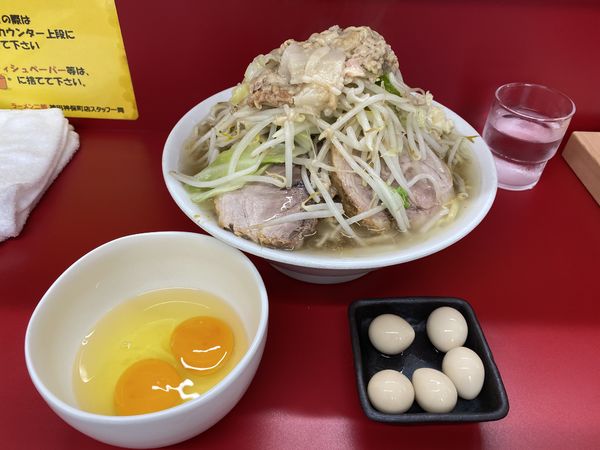 「大、生玉子×2、うずら玉子」@ラーメン二郎 神田神保町店の写真