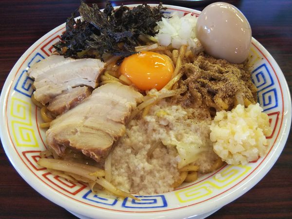 「【限定】燕黒焼きらあめん  （大盛）　＋味玉：サービス券」@煮干しらあめん 燕黒の写真