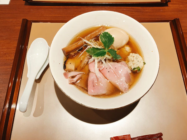 「特製醤油らぁ麺」@麺 紡木の写真