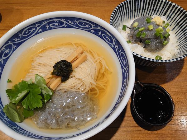 「生しらすと青海苔の冷しそば、生しらす丼つき(990円)」@寿製麺よしかわ 川越店の写真