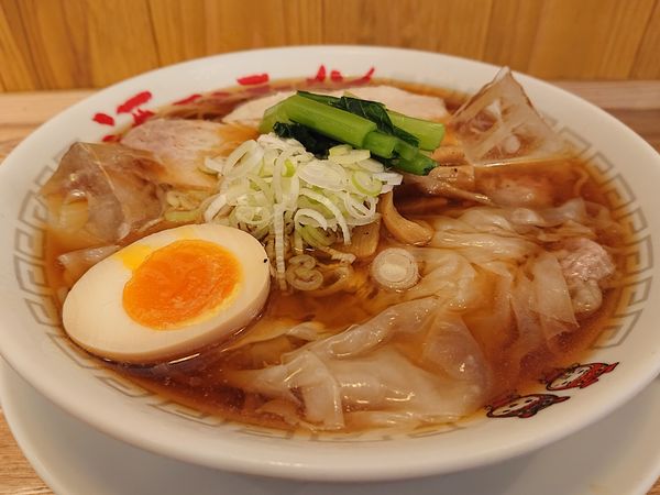 「冷やしワンタンメン」@ワンタンメンの満月 三鷹店の写真