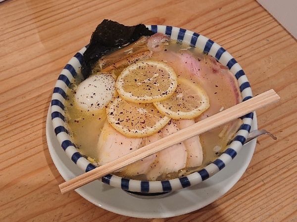 「瀬戸内レモンラーメン＋特製トッピング」@ねいろ屋の写真