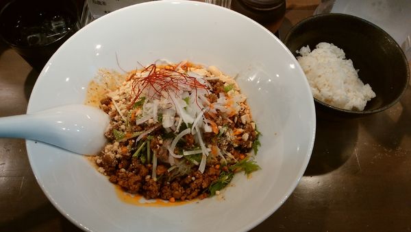 「覇王汁無し担々麺￥850+ライス￥100-」@麻辣専科 覇王 神田北口店の写真