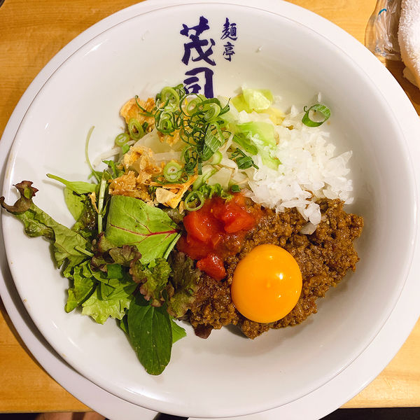 「スパイシーカレー混ぜそば＋ライス（サービス）」@麺亭 茂司の写真