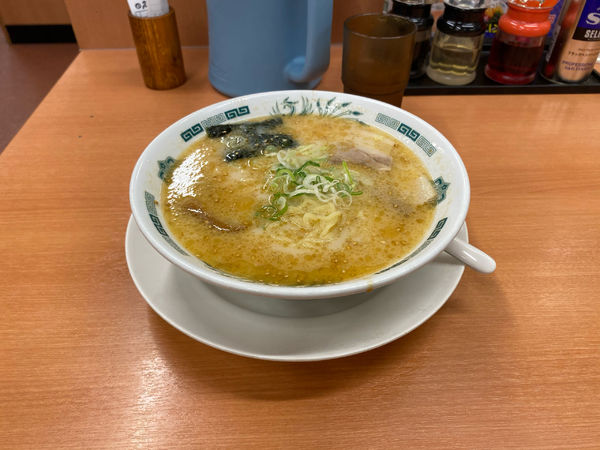 「とんこつラーメン450円」@日高屋 京成八幡駅前店の写真