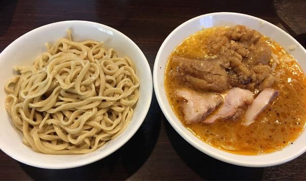 「つけ麺 おいしい脂 生玉子 ショウガ ニンニク アブラ」@ピコピコポンの写真