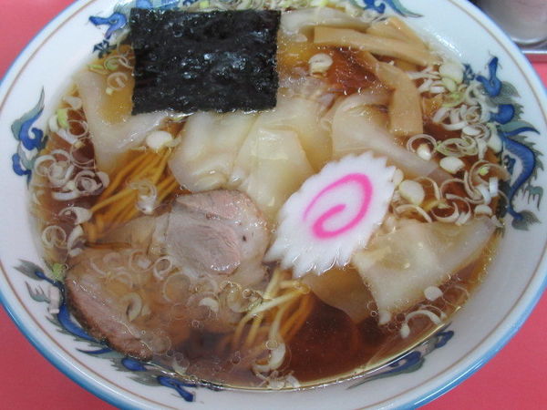 「ワンタンメン（700円）」@四ッ角飯店の写真