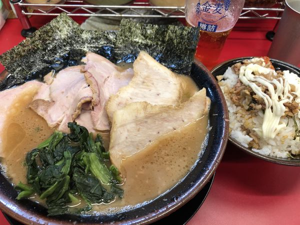 「中盛チャーシュー5枚固め豚トロ2枚チャーシューまぶし大盛」@柏 王道家の写真