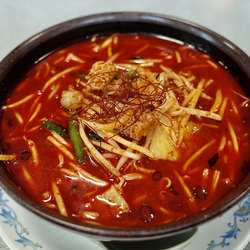 ドラゴンラーメン 超激辛…960円