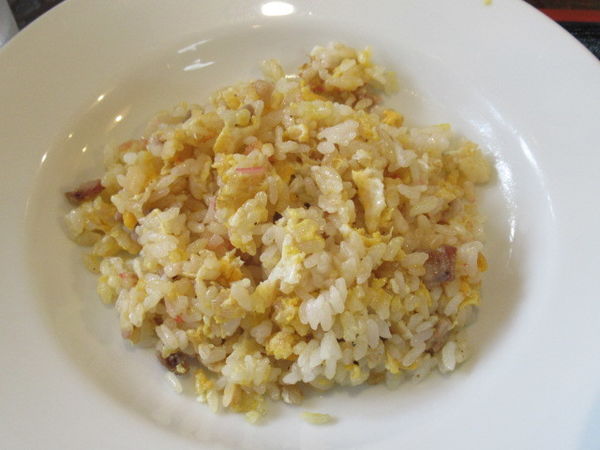 「半チャーハンとラーメン（730円）」@栄来軒の写真