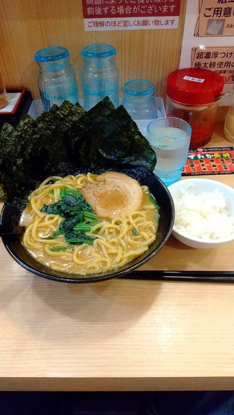 「豚骨醤油ラーメン」@横浜家系ラーメン 春樹 曳舟店の写真