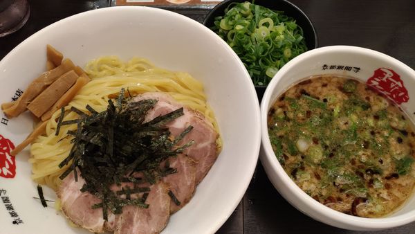 「つけ麺+九条ネギ」@京都銀閣寺 ますたにラーメン 日本橋本店の写真