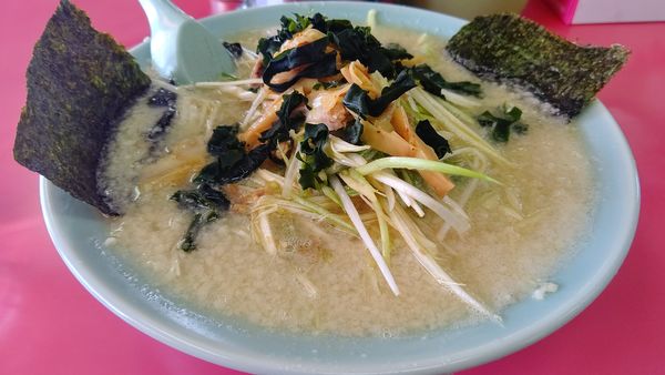 「ネギラーメン800円＋ライス100円」@ラーメンショップ 羽生インター店の写真