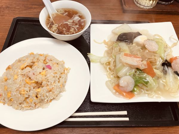 「海老餡掛けそば&ハーフ炒飯 ¥750」@中華つばめの写真
