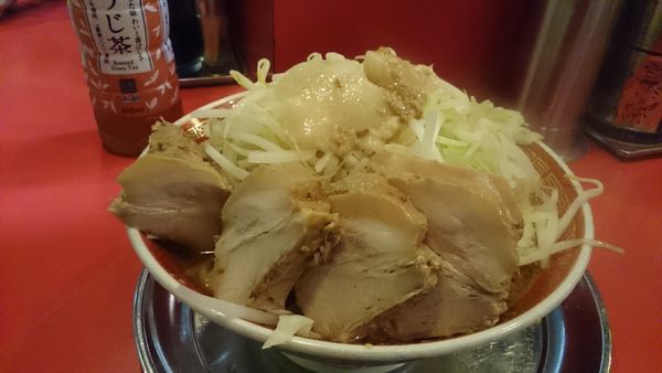 「大豚(ヤサイアブラ塊)￥９５０」@ラーメンタロー 大森の陣の写真