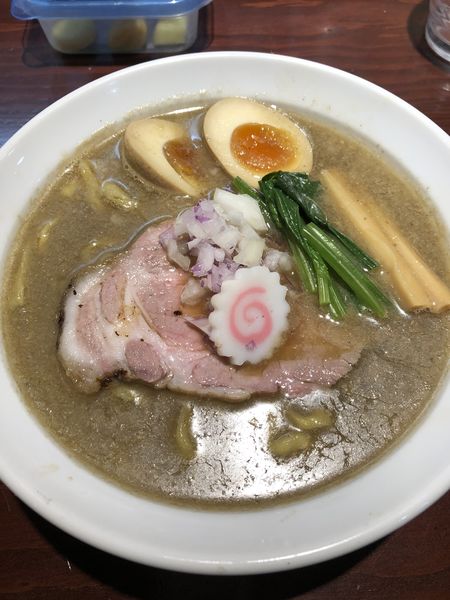 「煮干ラーメン(醤油)790円➕味玉(100円)」@らーめん 惠本将裕の写真