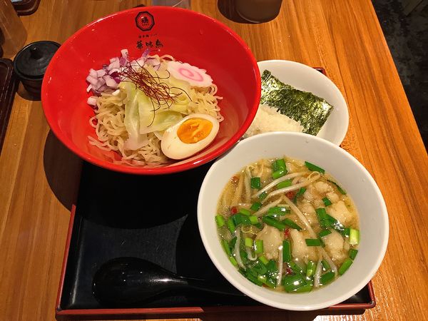 「【期間限定】博多あご出汁 モツつけソバ」@博多鶏ソバ 華味鳥 新宿三井ビル店の写真