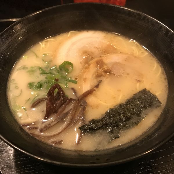 「豚骨ラーメン（￥500）」@ラーメン 〆の写真