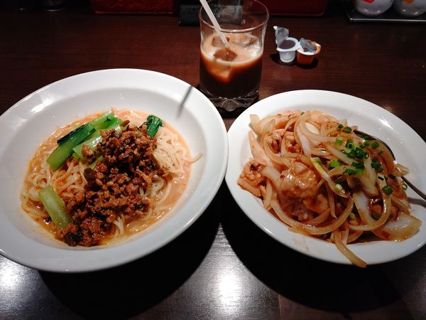 「本日のランチ②(坦々冷麺＋生姜焼肉丼)1,000円」@上海華龍 ヤマダ電機LABI1高崎店の写真
