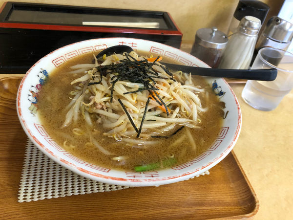 「味噌ラーメン(小盛り)680円」@勝来軒の写真