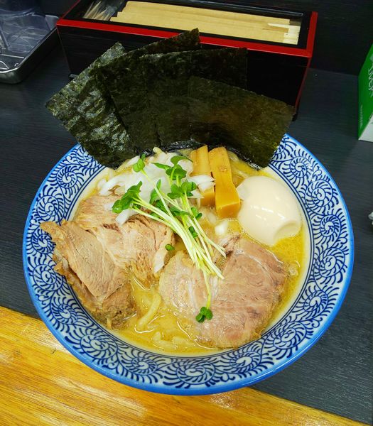 「特製らぁめん 1100円」@らぁめん 城ヶ崎の写真