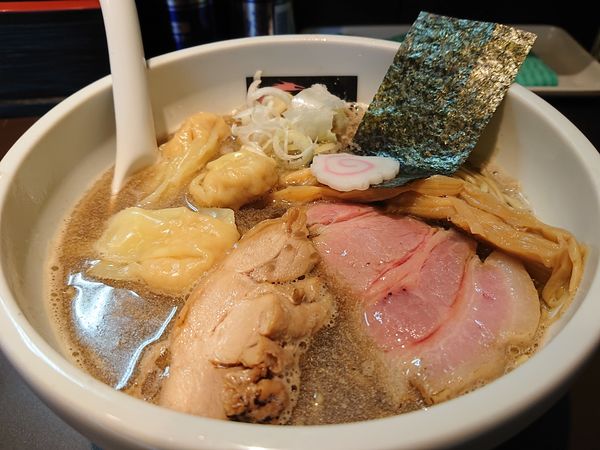 「ワンタンにぼしそば」@おおぜき中華そば店の写真