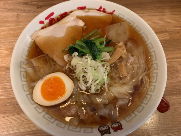 「冷やしワンタンメン950円」@ワンタンメンの満月 三鷹店の写真