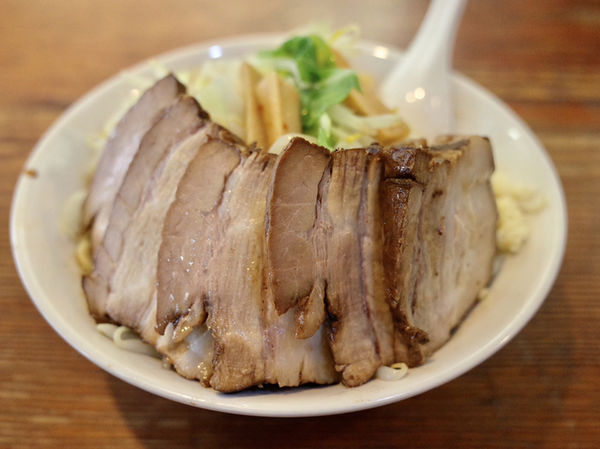 「らーめん…850円・煮豚増し四枚…＋400円」@極太濁流ラーメン ら・けいこ 本店の写真