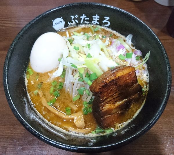 「味噌らーめん＋味付け玉子」@らーめんぶたまろの写真