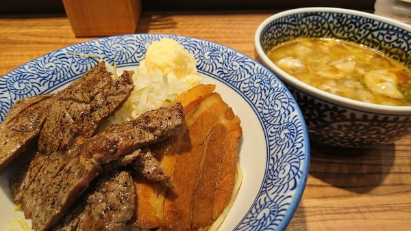「【夜】ミニサバカレーつけ麺+ステーキ」@ラーメン燈郎の写真
