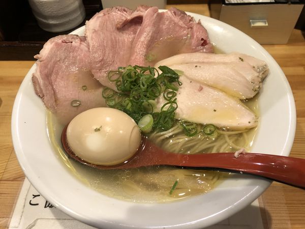 「塩そば+特製トッピング」@自家製麺 竜葵の写真