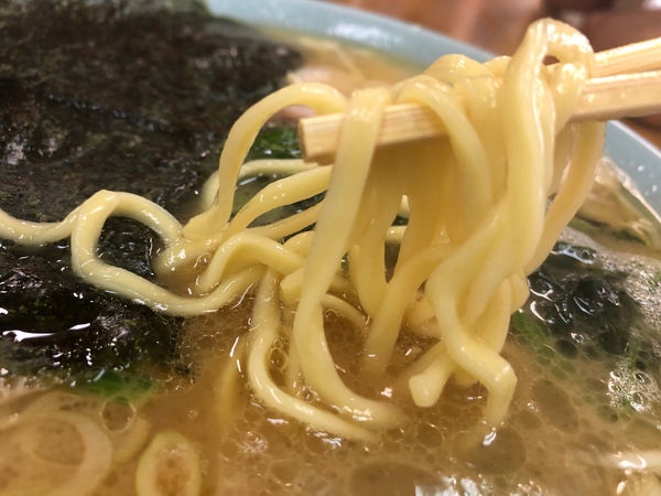 「ラーメン中盛かため　850円」@千葉家の写真