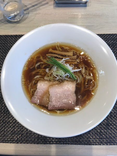「地鶏としじみの中華蕎麦・手揉み 850円」@宍道湖しじみ中華蕎麦 琥珀 東京本店の写真