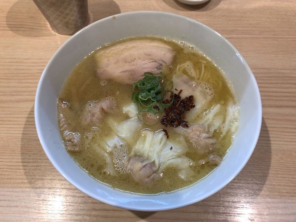 「海老ワンタン白湯らぁ麺(1100円)」@中村麺三郎商店の写真