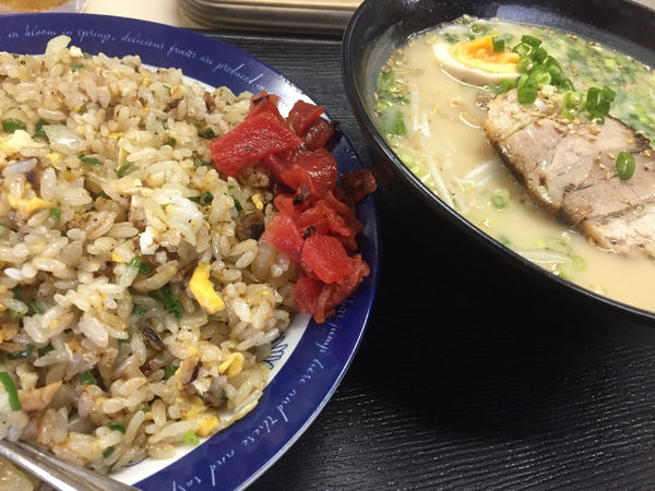 「焼きめし+半ラーメン」@御食事処 のぎくの写真