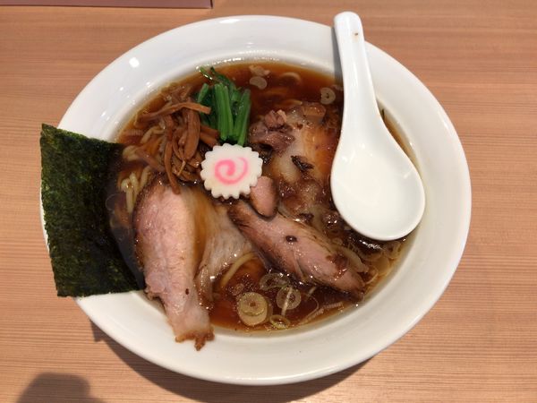 「醤油半チャーシューメン(880円)」@長岡食堂 町田店の写真