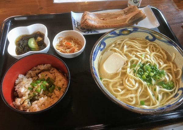 「本ソーキそば定食（1,050円）」@沖縄そば 海産物料理店 楚辺の写真