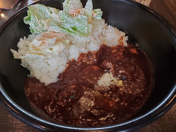 「鶏肉とトマトの煮込みカレー」@サンアロハ みなとみらい本店の写真