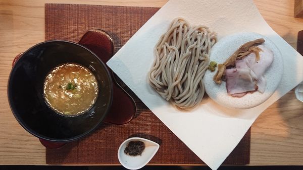 「濃香つけ蕎麦  熟成麺ノ鄙歌極太麺」@芛堂寺の写真