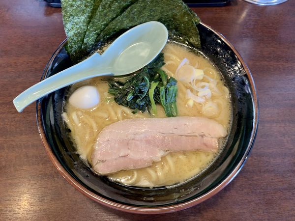 「濃厚豚骨醤油ラーメン 中盛」@吟家 茂原店の写真