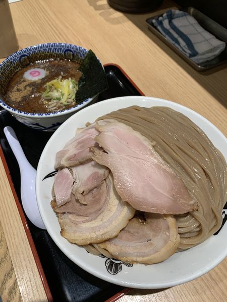 「濃厚チャーシューつけ麺(特) 1470円」@松戸富田麺業 千葉駅構内店の写真