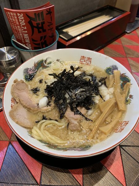 「背脂煮干しラーメン 900円」@オールドラーメンショップ 逆流の写真