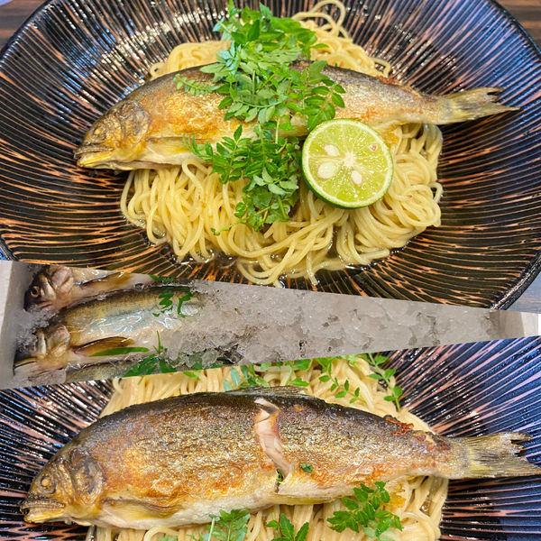 「限定・アユのコンフィの和えそば￥1300」@稲荷屋の写真