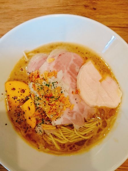 「特濃ワタリガニ＋燻製煮干の和え玉」@煮干拉麺 小烏丸 問屋町店の写真